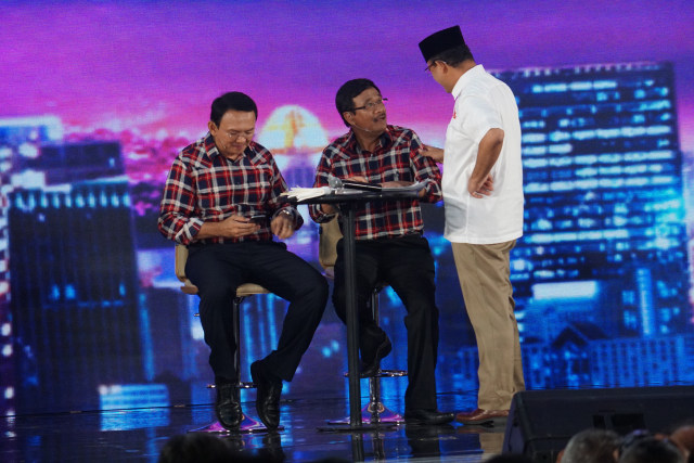Anies berbincang dengan Ahok dan Djarot. (Foto: Aditia Noviansyah/kumparan)