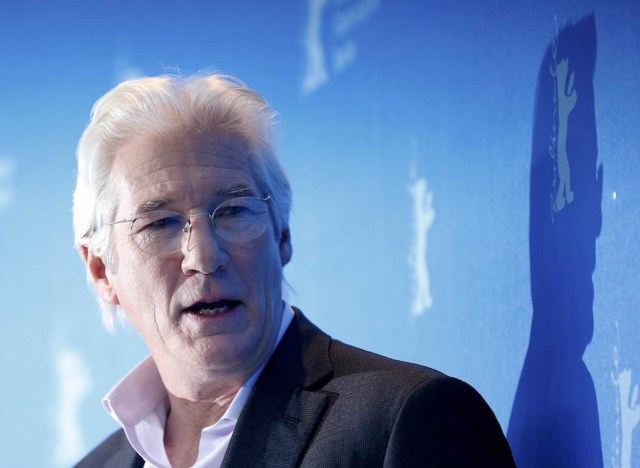 Richard Gere berpose di Berlin Film Festival (Foto: Axel Schmidt/ REUTERS)