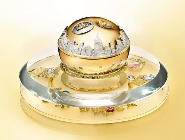 5 Cairan Paling Mahal Sedunia: 3. Parfum DKNY Golden Delicious Million $ Fragrance Bottle