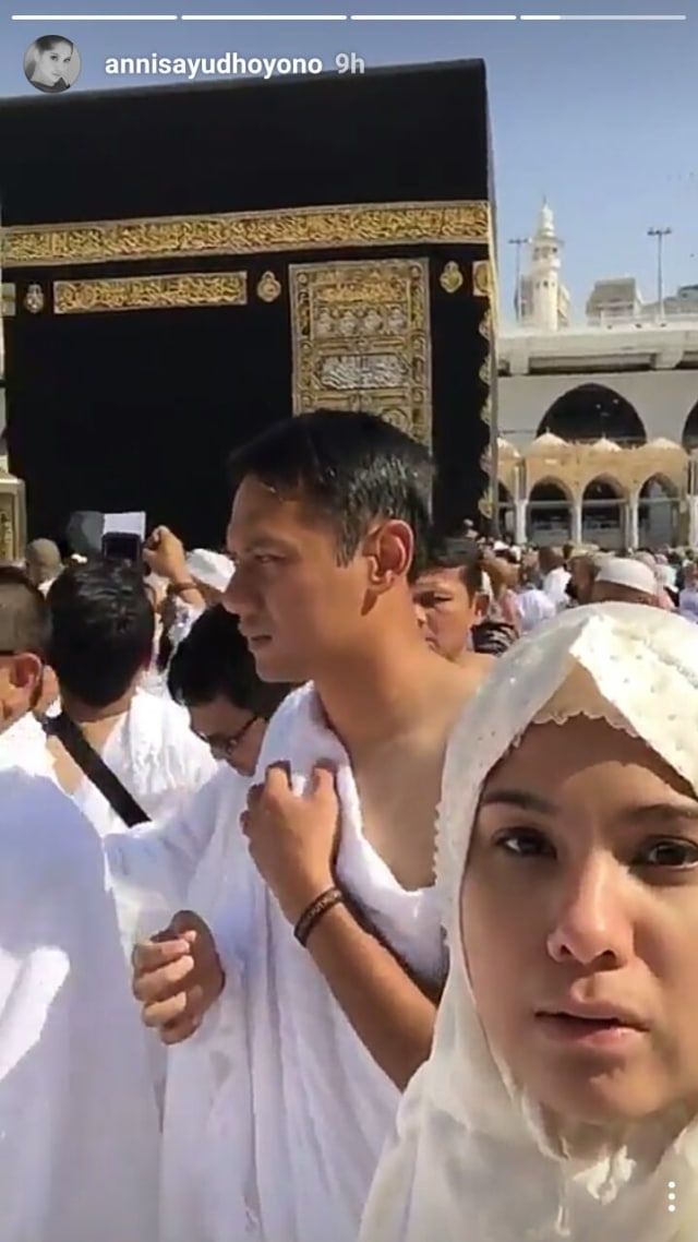 Agus umroh selama masa tenang. (Foto: Dok. IG: @annisayudhoyono)