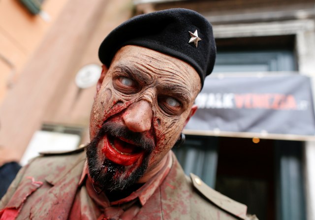 Lakon seorang laki-laki seram. (Foto: Tony Gentile/Reuters)