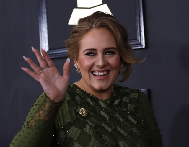 Adele menghadiri Grammy Awards ke-59. Foto: Reuters/Mario Anzuoni