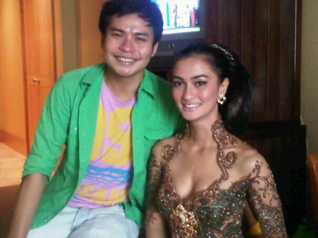 Ryan Ogilvy bersama Atiqah Hasiholan (Foto: Dokumentasi pribadi)
