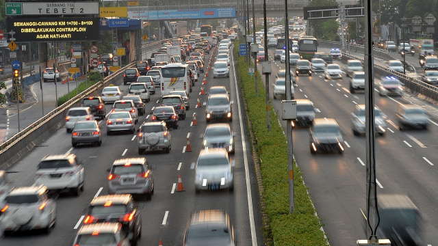 Ruas tol dalam kota saat uji coba contra flow. Foto: Antara/Widodo S. Jusuf