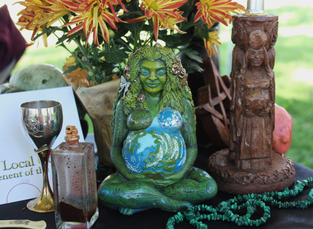 Patung Ibu sebagai lambang mother earth (Foto: Amber Avalona/Pixabay)