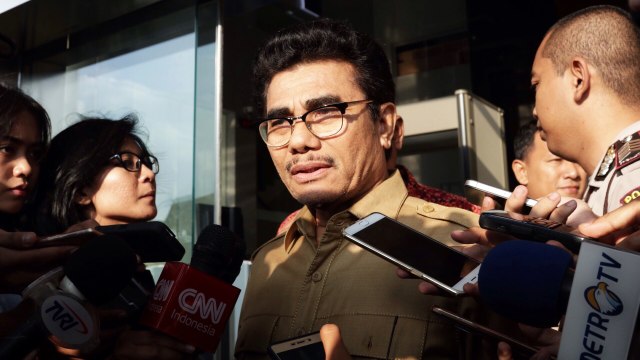 Manahan Sitompul menjawab pertanyaan wartawan. (Foto: Fanny Kusumawardhani/kumparan)