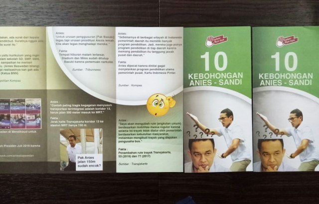 Brosur itu salah satunya menjatuhkan Anies-Sandi (Foto: Kevin Kurnianto/kumparan)