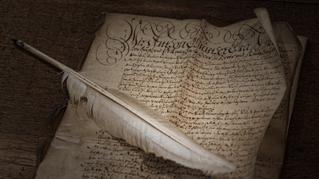 Ilustrasi surat perkamen tua. (Foto: Flikr/Dominik Bartsch)