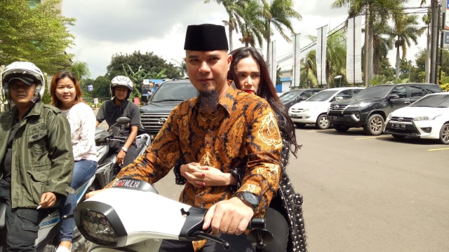 Ahmad Dhani dan Mulan Keliling Kabupaten Bekasi (Foto: Yurika Kencana/kumparan)