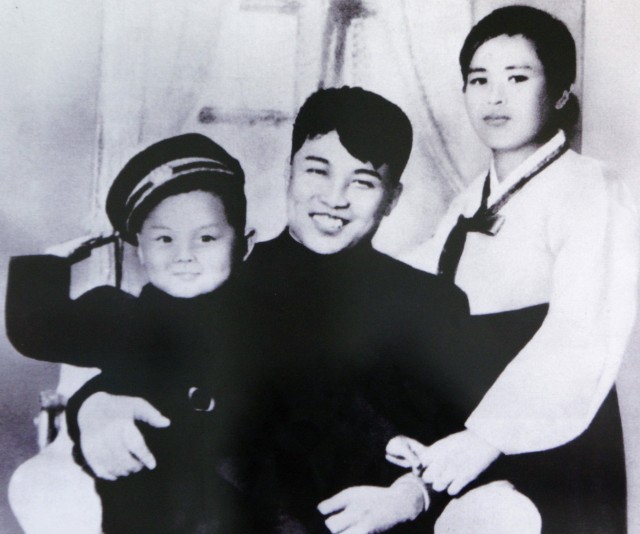 Kim Jong Suk (kanan). (Foto: REUTERS/Handout)