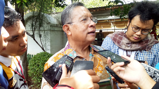 Darmin Nasution usai mencoblos di Pancoran. (Foto: Novan Nurul Alam/kumparan)