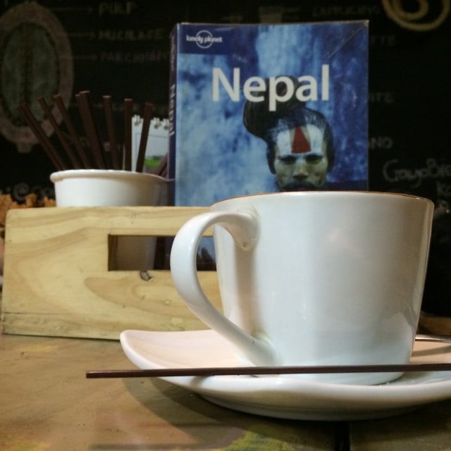 "Buku dan Secangkir Kopi"