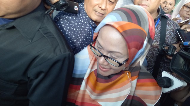 Ratu Atut menyambangi KPK. (Foto: Aprilandika Pratama/kumparan)