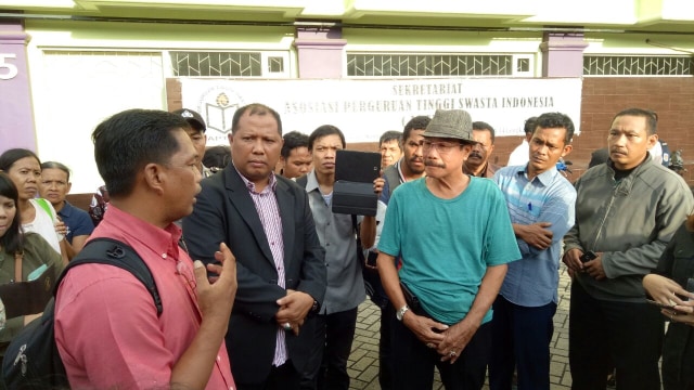 Komisioner Bawaslu sidak ke TPS 89, Cengkareng. (Foto: Amanaturrosyidah/kumparan)