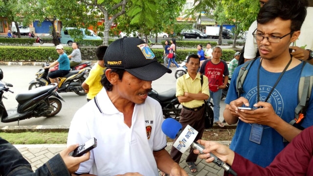 Komisioner Bawaslu sidak ke TPS 89, Cengkareng. (Foto: Amanaturrosyidah/kumparan)