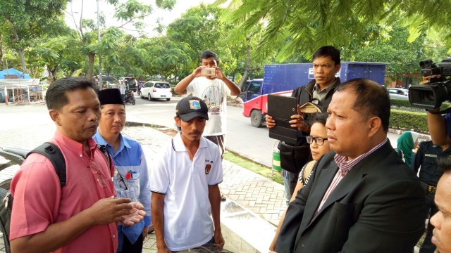 Komisioner Bawaslu sidak ke TPS 89, Cengkareng. (Foto: Amanaturrosyidah/kumparan)