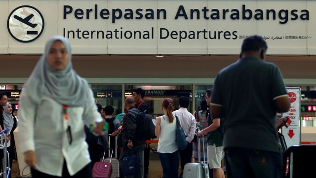 Terminal keberangkatan Bandara Kuala Lumpur. (Foto: Reuters/Lai Seng Sin)