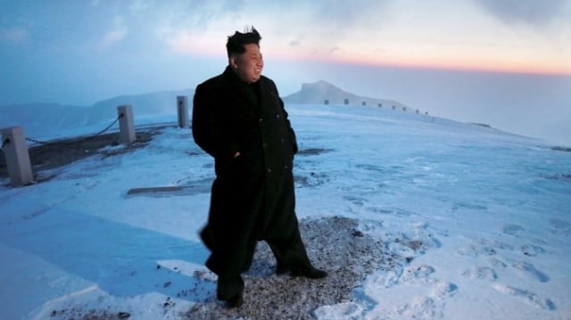 Kim Jong Un berada di puncak Gunung Paektu (Foto: KCNA via Reuters)