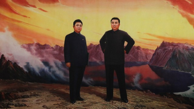 Lukisan propganda Kim Il Sung dan Kim Jong Il (Foto: Flickr: Roman Harack)