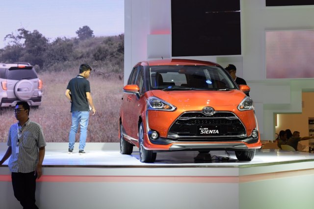 Toyota Sienta (Foto: Dokumentasi IIMS 2016)