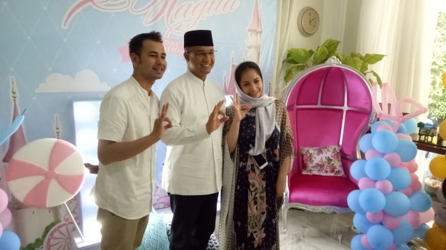 Raffi, Anies, dan Nagita bergaya Oke Oce. (Foto: Johannes Hutabarat/kumparan)