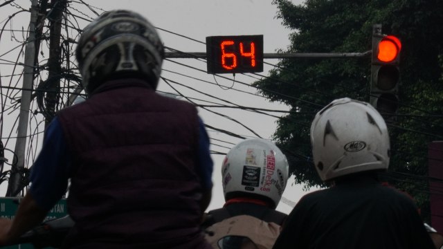 Ilustrasi lampu merah di jalan. Foto: Aditia Noviansyah/kumparan