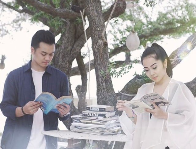 Karina Salim dan Aldy di Lombok (Foto: Instagram @ceritakarinaldy)