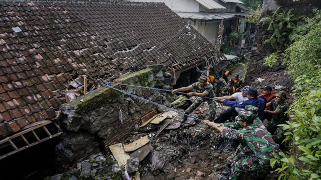 Ilustrasi tanah longsor. Foto: ANTARA FOTO/Hendra Nurdiyansyah
