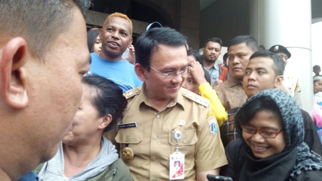 Ahok tinjau korban banjir di Cipinang Melayu. (Foto: Nadia Riso/kumparan)