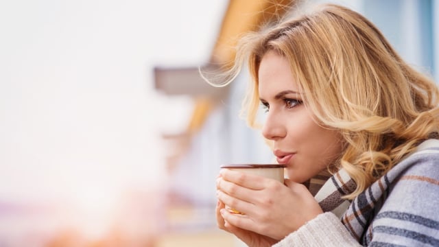 Teh herbal dan irisan jahe untuk hilangkan stres. (Foto: Thinkstock)