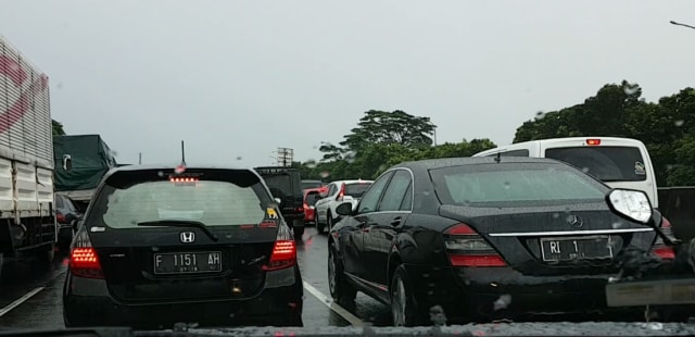 Jokowi terjebak macet di Tol Jagorawi. (Foto: Arifin Asydhad/kumparan)