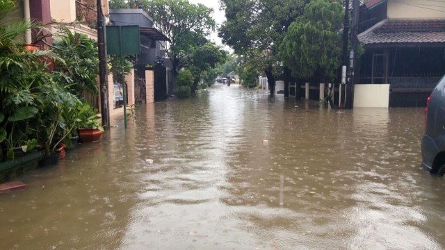Banjir di perumahan Bintara Jaya Permai, Bekasi. (Foto: Muhammad Fikrie/kumparan)