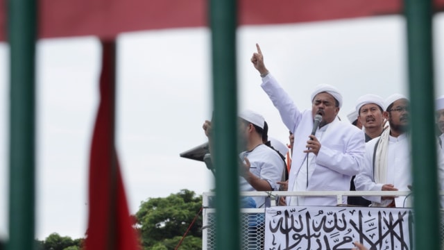 Habib Rizieq sedang berorasi di aksi 212. (Foto: Fanny Kusumawardhani/kumparan)