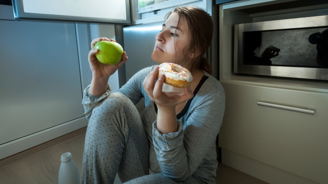 Makan Tengah Malam (Foto: Thinkstock )