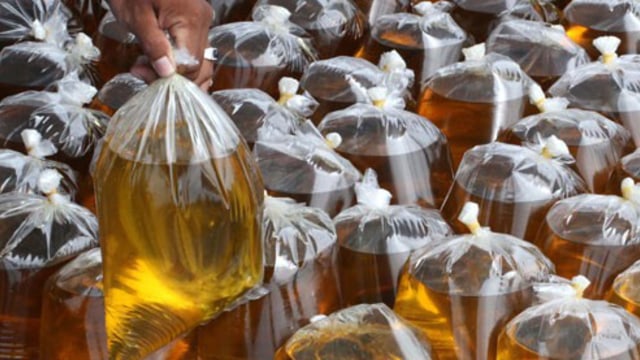 Minyak goreng curah di pasar (Foto: Antara Foto)