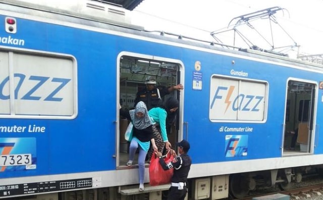 Transportasi Commuter Line yang Tidak Ramah Hujan (2)