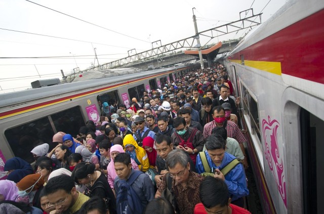 Transportasi Commuter Line yang Tidak Ramah Hujan (1)