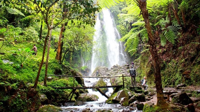 Air terjun di Tawangmangu. (Foto: Wikimedia Commons)