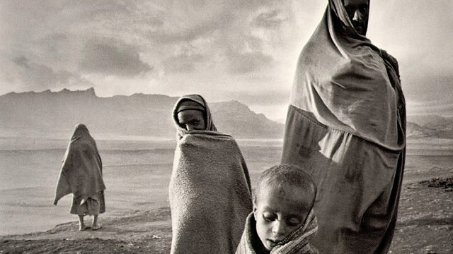 Kelaparan Etiopia tahun 1984. (Foto: Flickr/Angelagarcia)