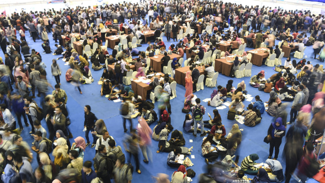 Pencari kerja di job fair (Foto: Zabur Karuru/ANTARA)