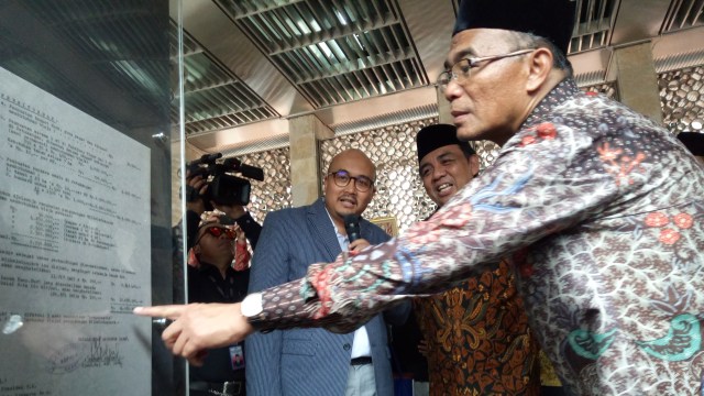 Muhadjir Effendy di Masjid Istiqlal. (Foto: Kevin Kurnianto/kumparan)
