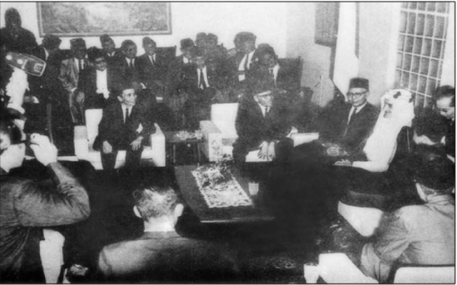 Raja Faisal saat kunjungan di 1970 (Foto: Islam, Nationalism and Democracy/Mohammad Natsir)