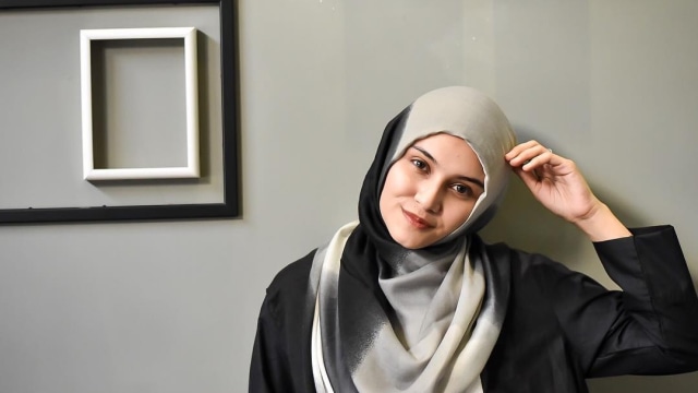 Artis Indonesia Zee Zee Shahab (Foto: Instagram @zeezeeshahab)