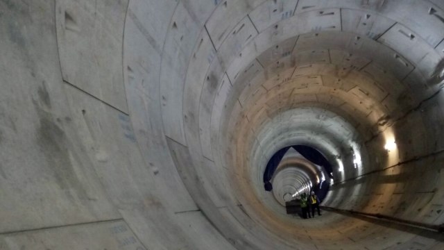 Presiden Jokowi meninjau proyek MRT di Setiabudi. (Foto: Novan Nurul Alam/kumparan)
