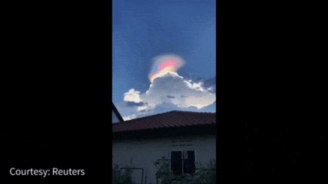 Pelangi Api di langit Singapura (Foto: Natalie Claudia Wong/facebook via Reuters)
