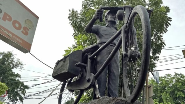 Bagian depan kantor pos Jakarta Timur. (Foto: Ardhana Pragota/kumparan)