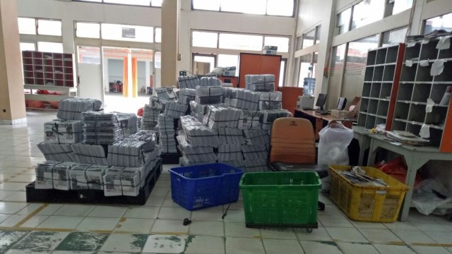 Dokumen ruang antaran kantor pos. (Foto: Ardhana Pragota/kumparan)