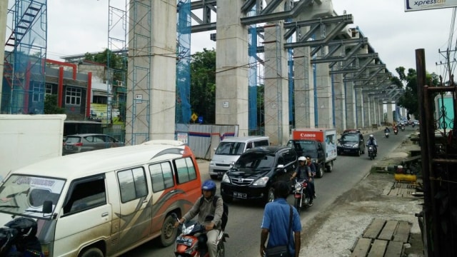 Pembangunan LRT di Palembang. (Foto: Dok. Djoko Setijowarno)