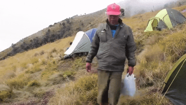 Mbah Agus (Foto: The Slacker Hiker TV/Youtube)