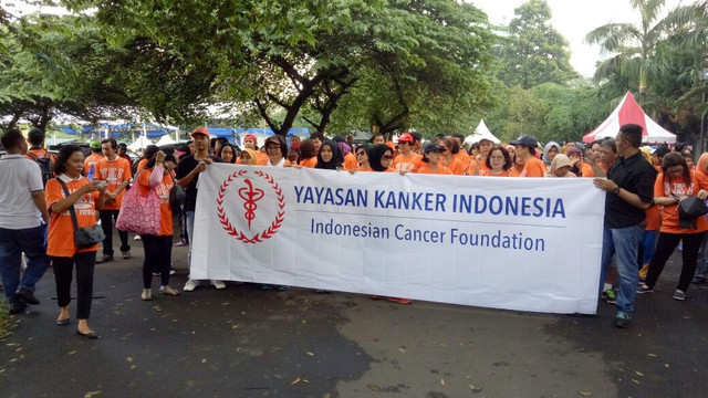 Family Funwalk dari Yayasan Kanker Indonesia. (Foto: Mustaqim Amna/kumparan)